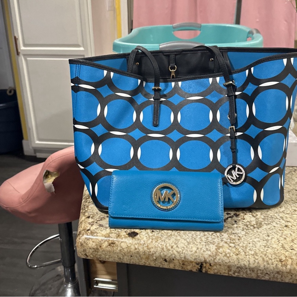 Micheal kora travel tote new with tags